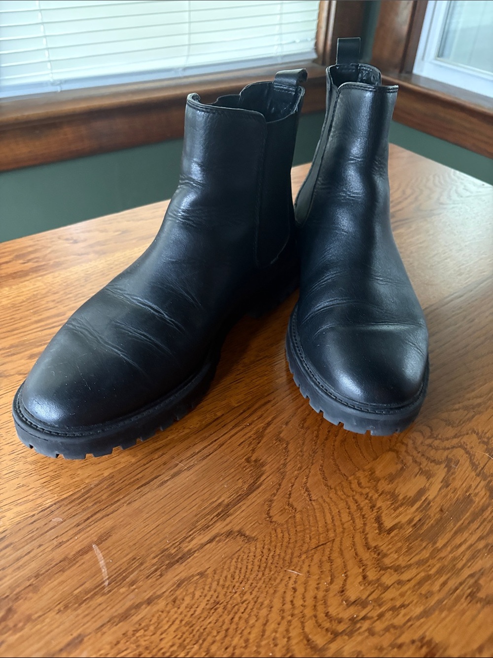 BANANA REPUBLIC FACTORY leather chelsea boots